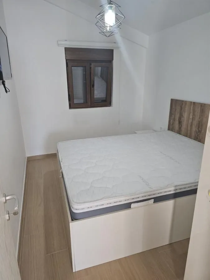 Izdavanje, dvosoban stan, 75m², Opatovo, Tivat