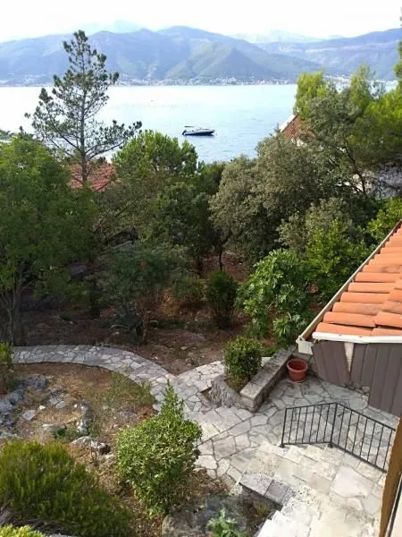 Prodaja, kuća, 700m², Krašići, Tivat