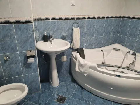 Izdavanje, četvorosoban stan, 130m², Voždovac Sve Podlokacije, Beograd - image 13