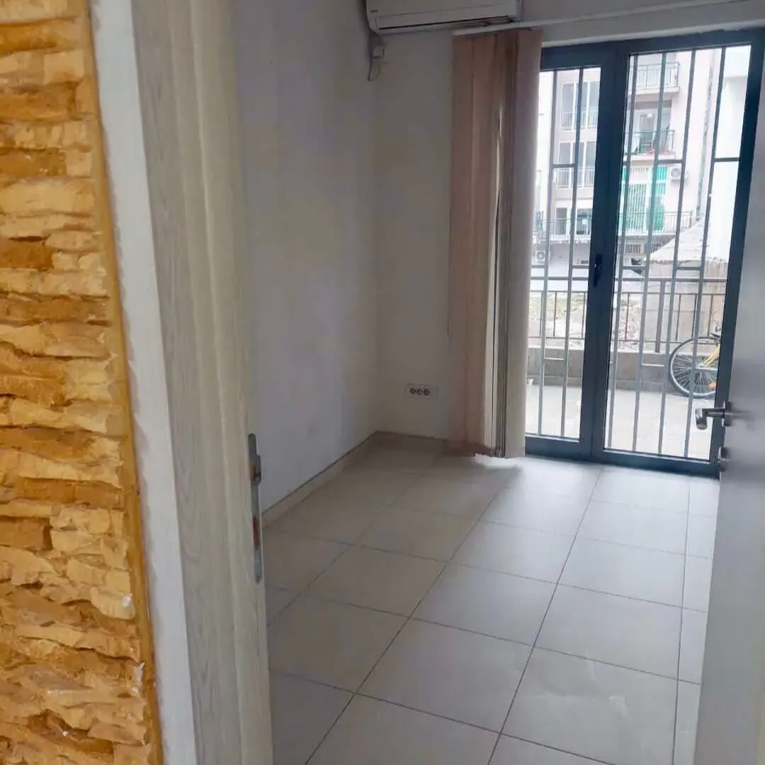 Rent, office space, 162m², 1 maj, Podgorica