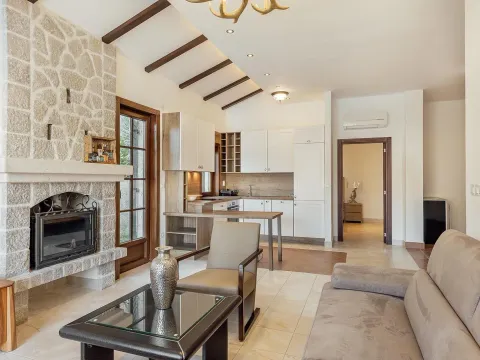 Prodaja, trosoban stan, 103m², Kostanjica, Kotor - image 8