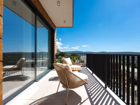 Izdavanje, kuća, 200m², Kavač, Kotor - image 11