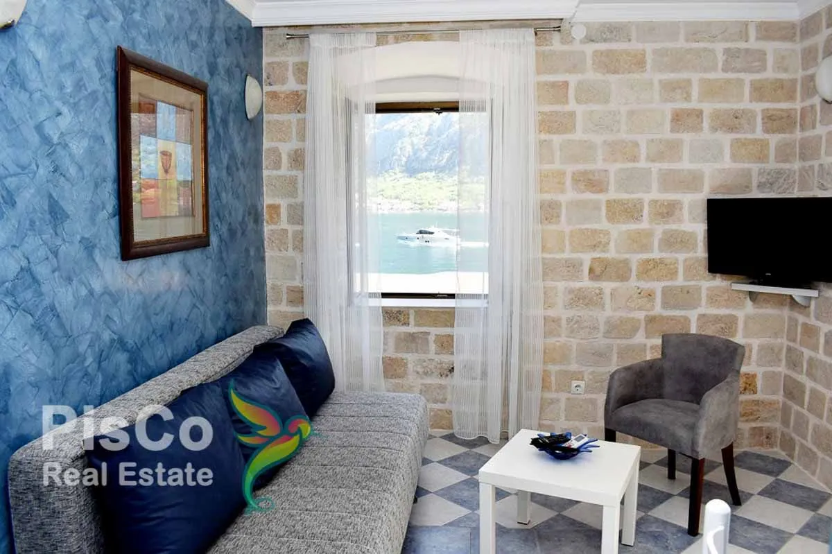 Sale, house, 325m², Kotor, Crna Gora