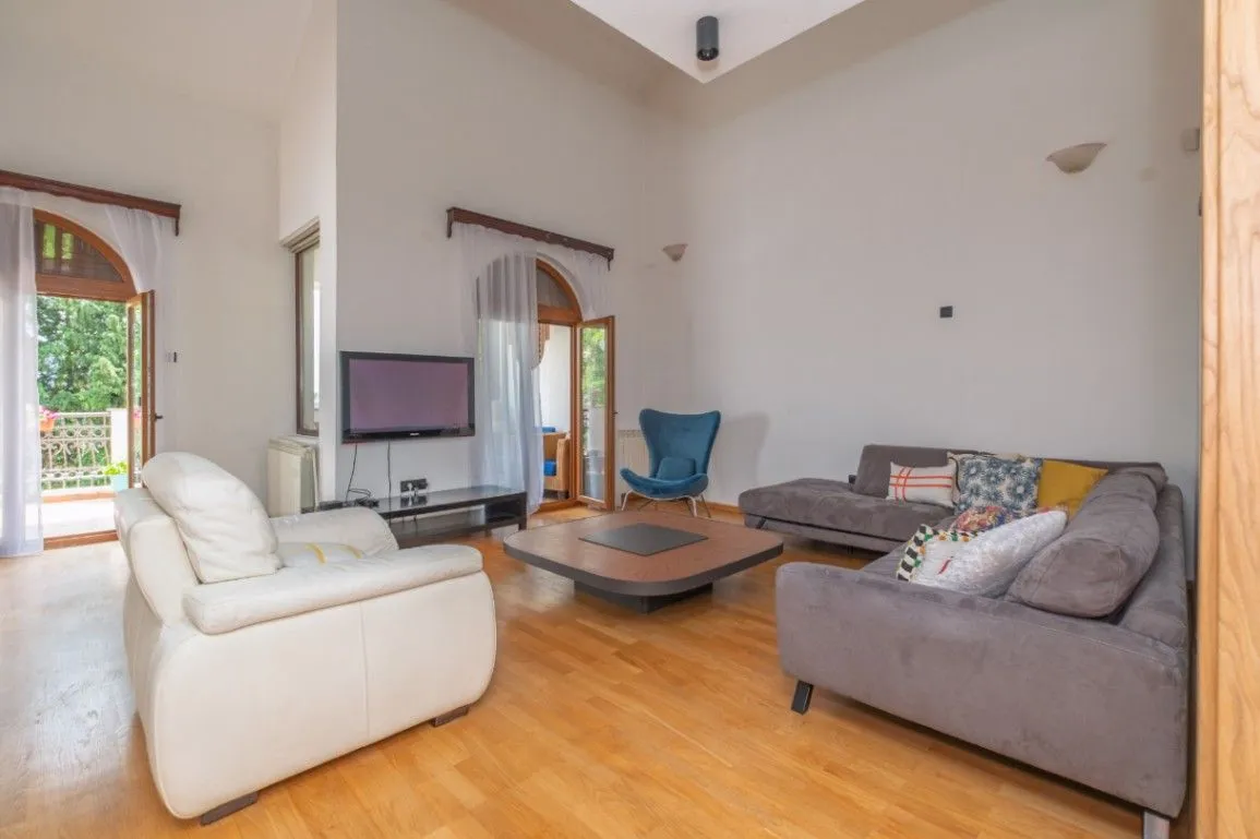 Rent, five bedroom apartment, 280m², Gorica C, Podgorica