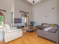 Rent, five bedroom apartment, 280m², Gorica C, Podgorica - image 13