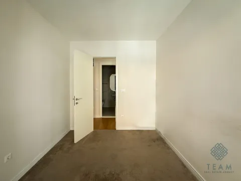 Izdavanje, poslovni prostor, 78m², Kod Capital Plaze, Podgorica - image 9