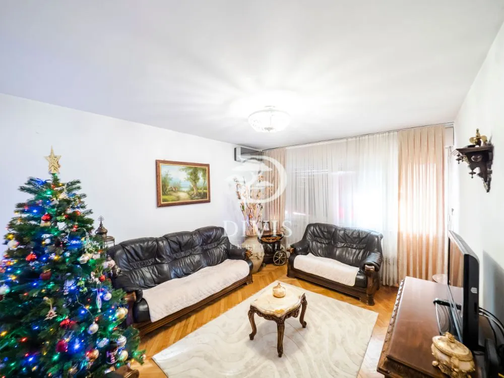 Prodaja, trosoban stan, 82m², Zemun Gornji Grad, Zemun Sve Podlokacije