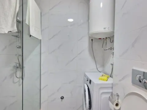 Sale, one bedroom apartment, 39m², Bečići, Budva - image 9