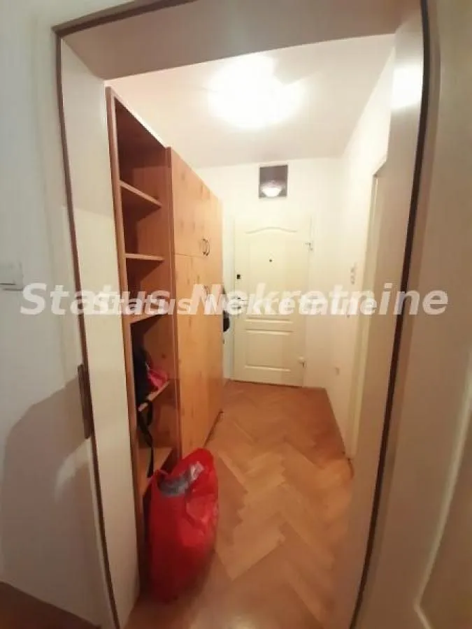 Izdavanje, jednosoban stan, 33m², Bulevar Oslobodjenja, Novi Sad Sve Podlokacije