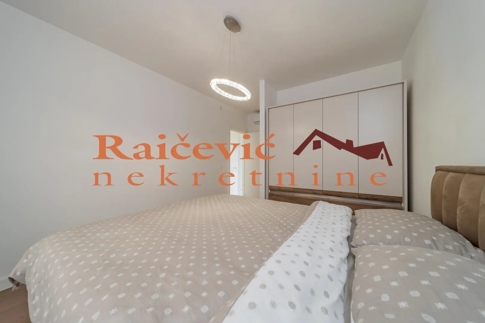 Izdavanje, trosoban stan, 76m², Savski Venac, Beograd