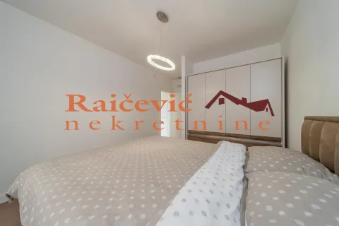 Izdavanje, trosoban stan, 76m², Savski Venac, Beograd - image 11