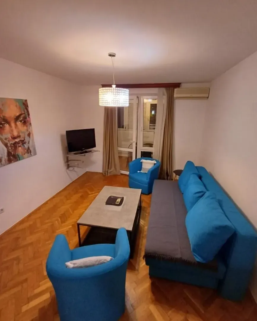 Rent, apartment, 54m², Centar, Bar