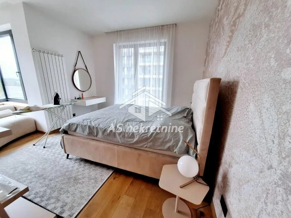 Izdavanje, četvorosoban stan, 120m², Stari Grad, Beograd