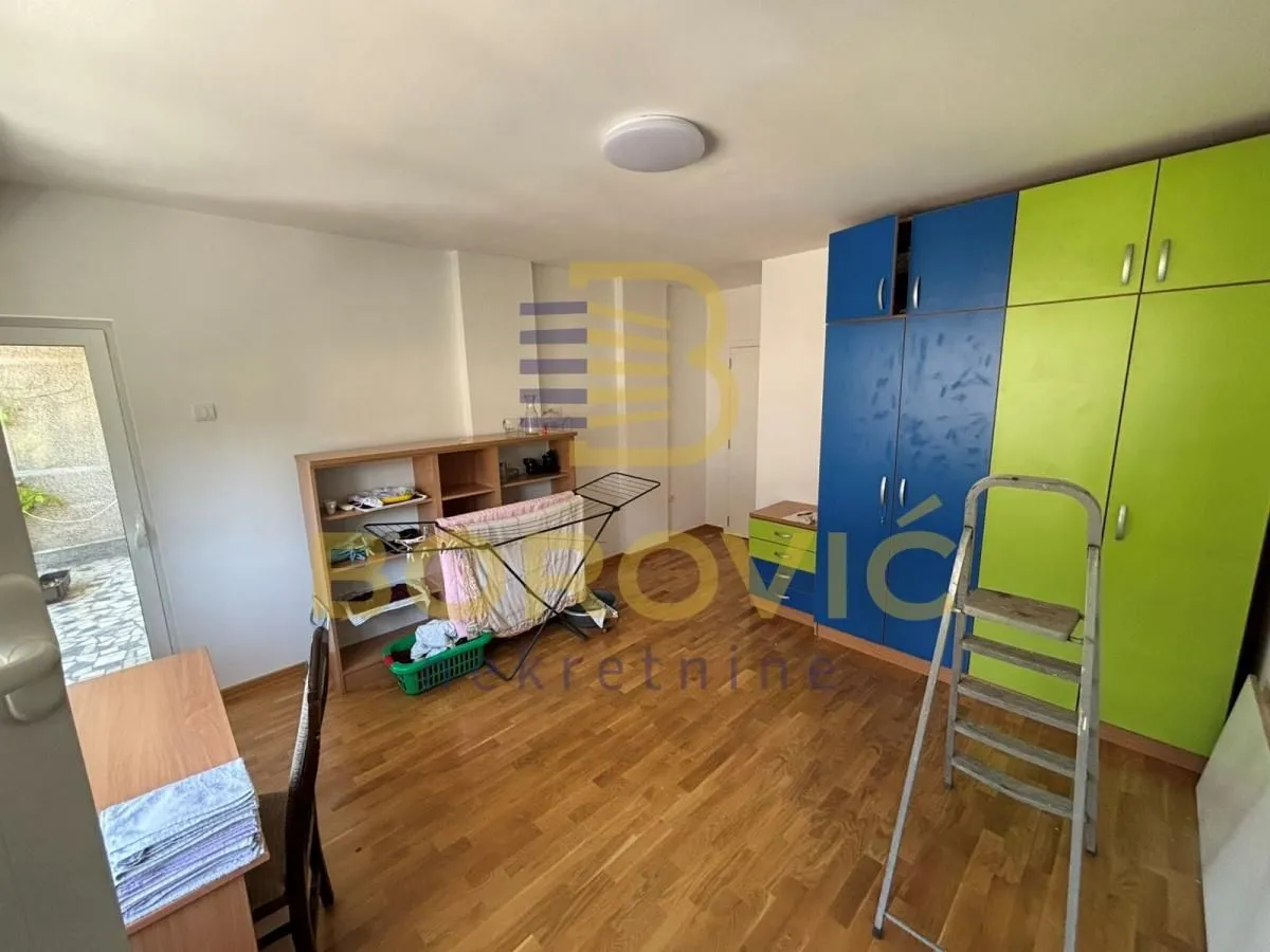Izdavanje, trosoban stan, 100m², Autokomanda, Voždovac Sve Podlokacije
