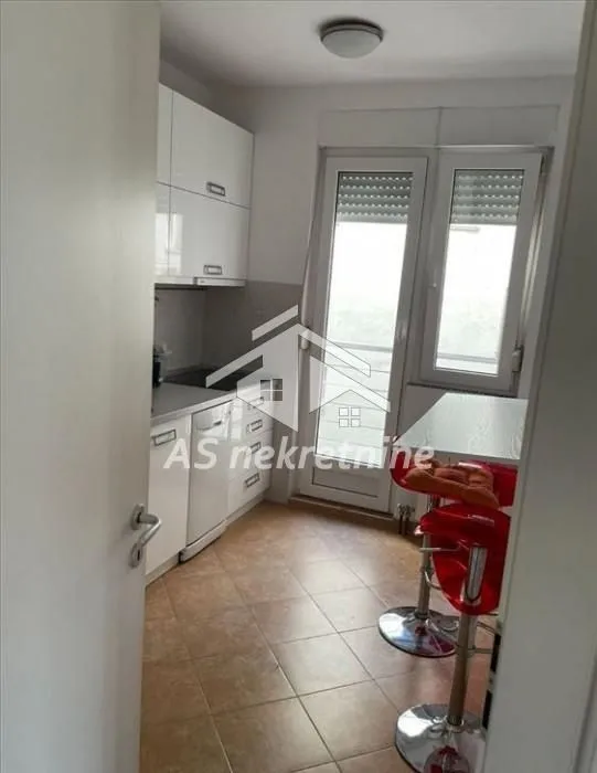 Izdavanje, trosoban stan, 68m², Zvezdara Sve Podlokacije, Beograd
