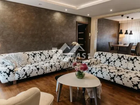 Izdavanje, četvorosoban stan, 120m², Lipov gaj, Novi Sad Sve Podlokacije - image 1