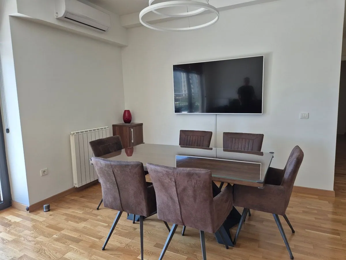 Izdavanje, trosoban stan, 88m², Beograd Na Vodi, Beograd