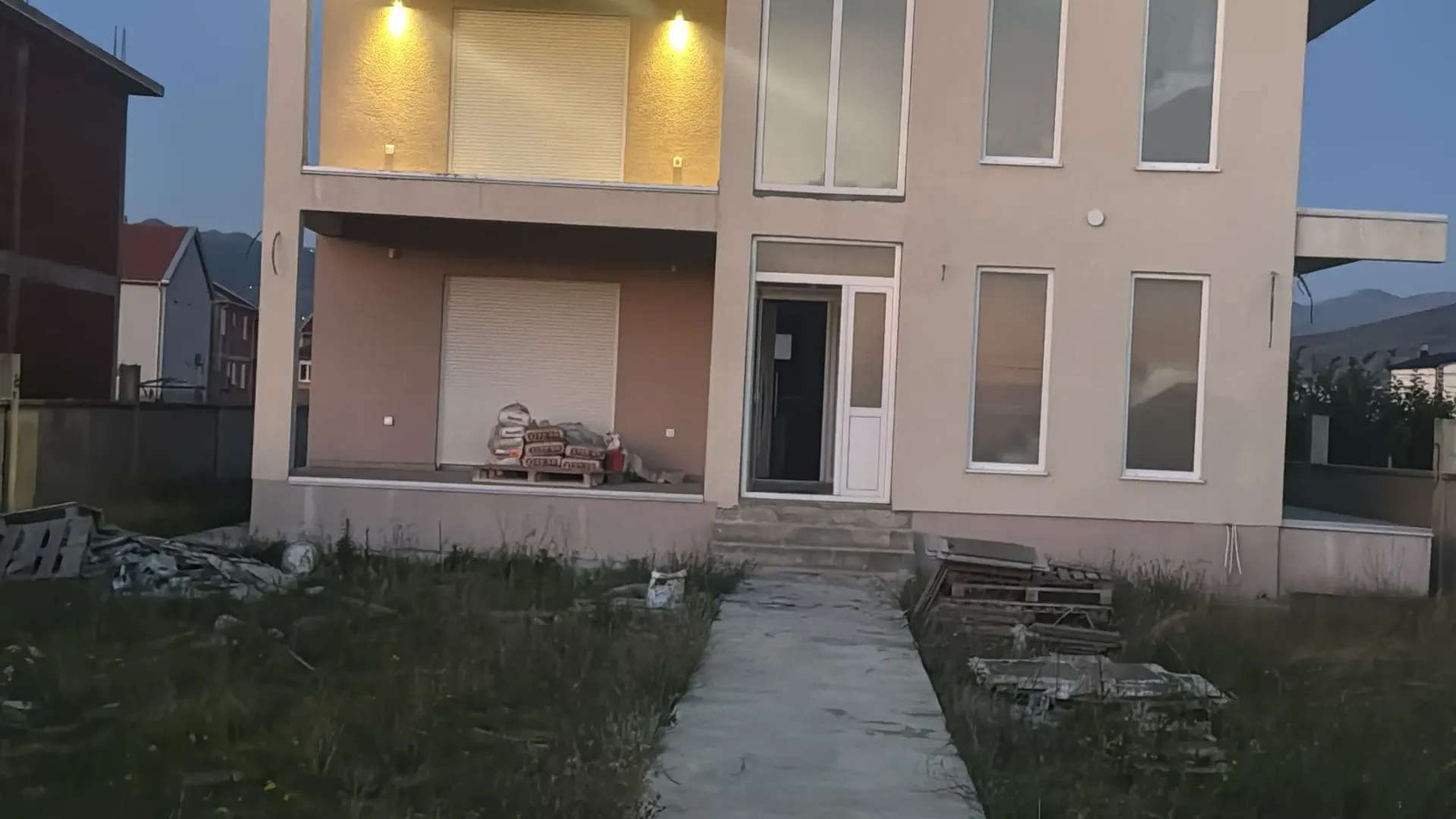 Prodaja, kuća, 300m², Kuće Rakića, Podgorica