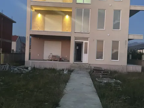 Prodaja, kuća, 300m², Kuće Rakića, Podgorica - image 2