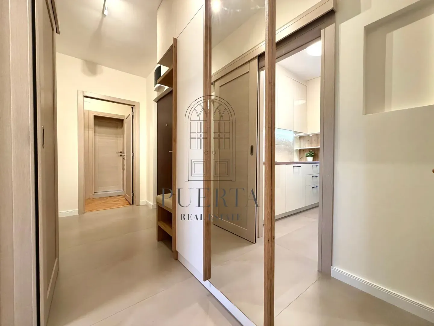 Prodaja, dvosoban stan, 72m², Baston, Podgorica