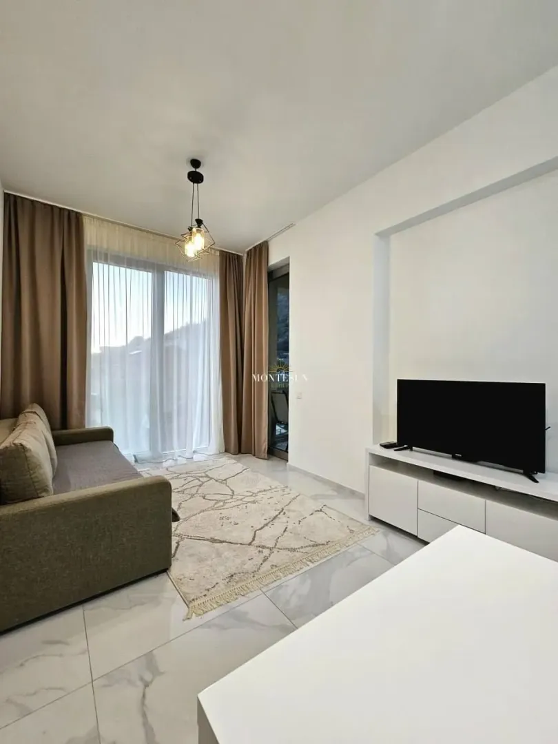 Rent, two bedroom apartment, 55m², Bečići, Budva