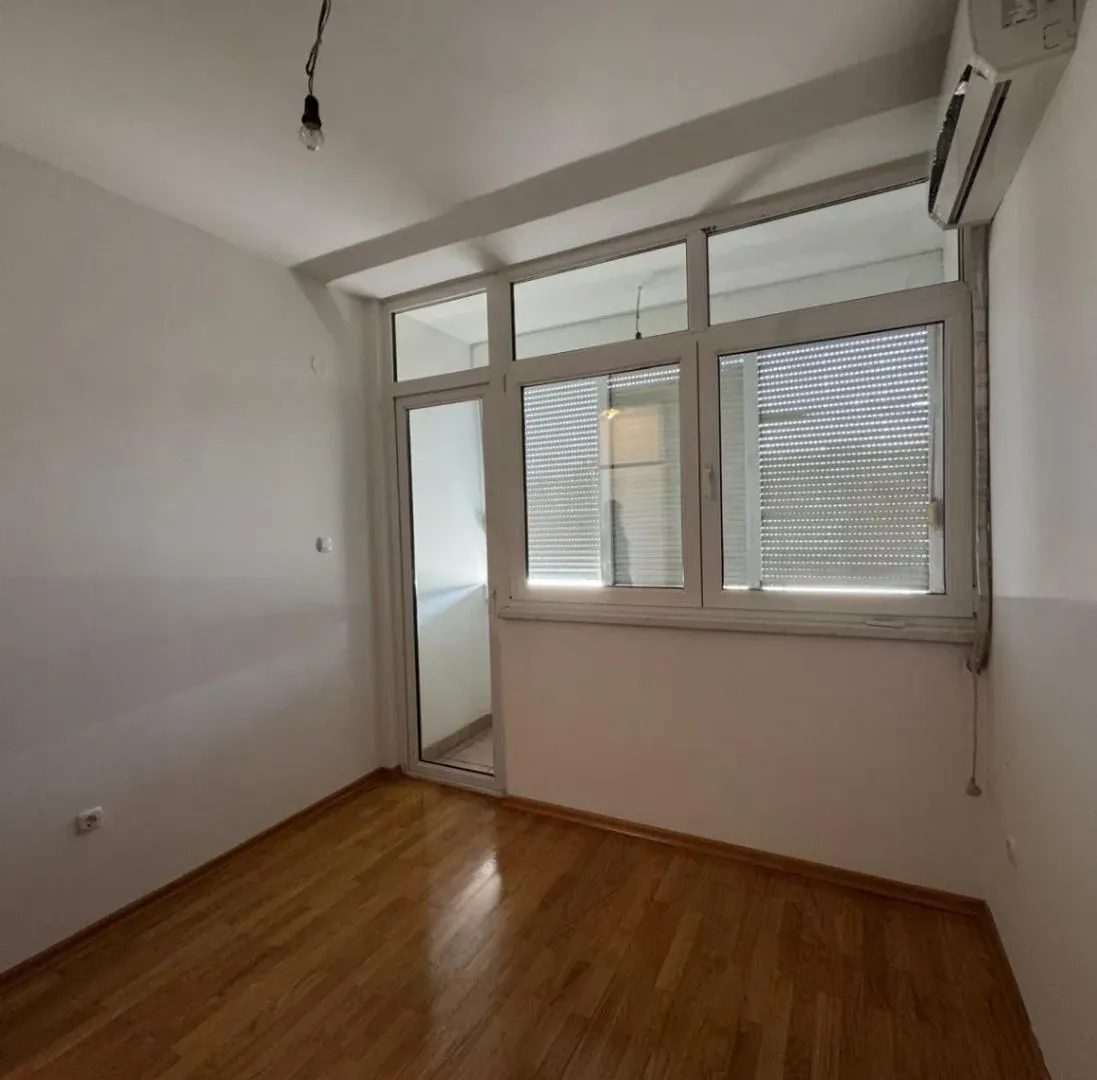Rent, office space, 84m², Autobuska stanica, Podgorica