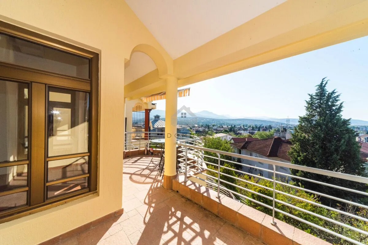 Rent, house, 270m², Gorica C, Podgorica