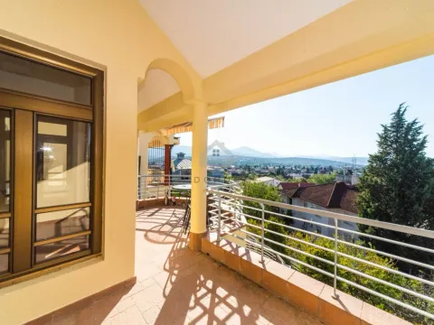 Izdavanje, kuća, 270m², Gorica C, Podgorica - image 9