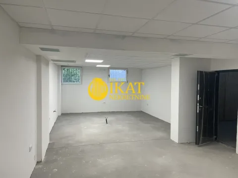 Rent, office space, 82m², Trošarina, Voždovac Sve Podlokacije - image 1