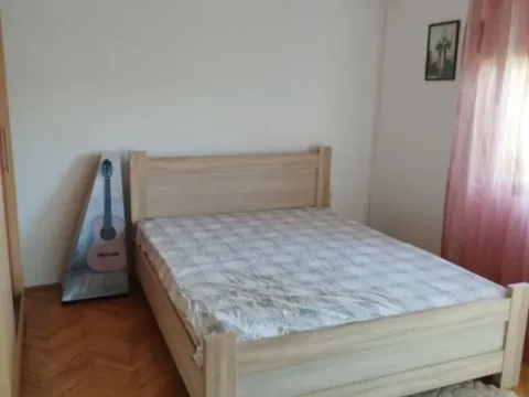 Izdavanje, trosoban stan, 250m², Tološi, Podgorica - image 4