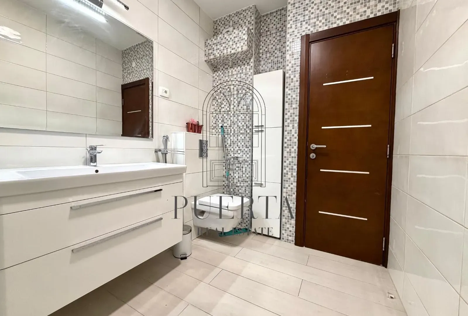 Izdavanje, dvosoban stan, 90m², Preko Morače, Podgorica