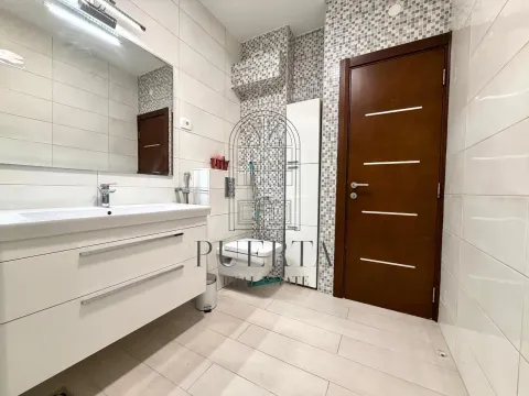 Izdavanje, dvosoban stan, 90m², Preko Morače, Podgorica - image 19