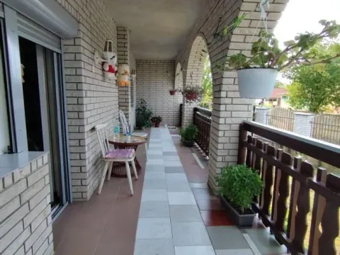 Prodaja, kuća, 300m², Batočina, Srbija - image 30