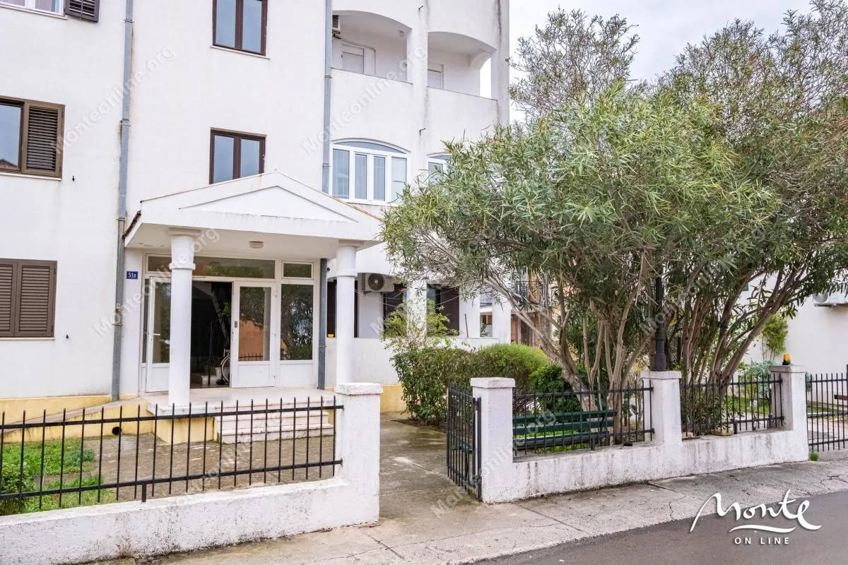 Prodaja, trosoban stan, 63m², Tivat, Crna Gora