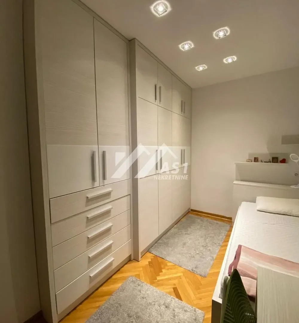 Izdavanje, dvosoban stan, 50m², Centar, Novi Sad