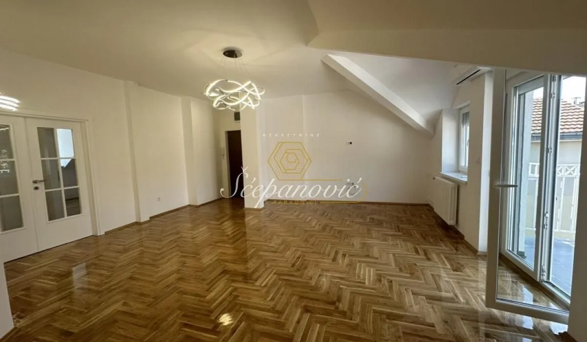 Prodaja, četvorosoban stan, 99m², Centar, Novi Sad