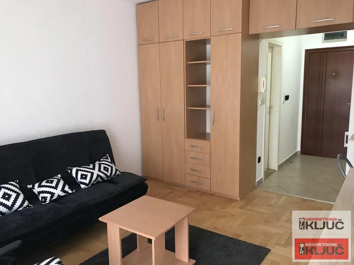 Izdavanje, garsonjera, 24m², Adamovićevo Naselje, Novi Sad Sve Podlokacije