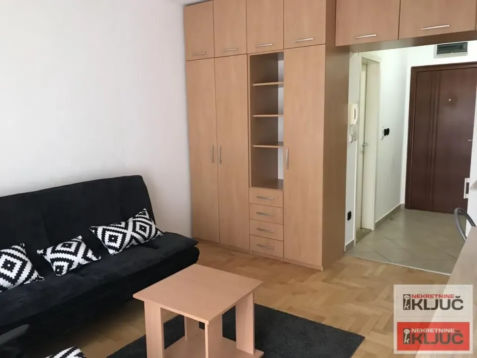 Izdavanje, garsonjera, 24m², Adamovićevo Naselje, Novi Sad Sve Podlokacije