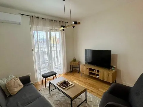 Izdavanje, dvosoban stan, 40m², Pobrežje, Podgorica - image 4