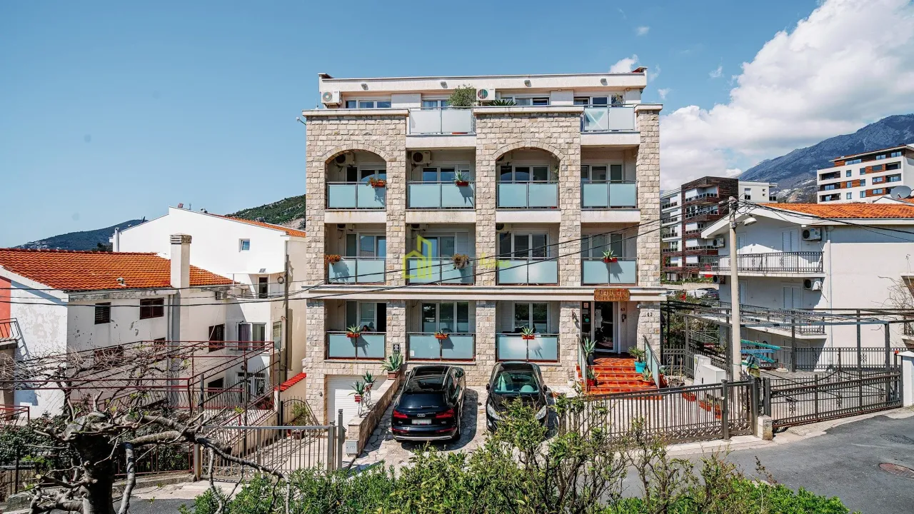 Sale, office space, 1000m², Bečići, Budva