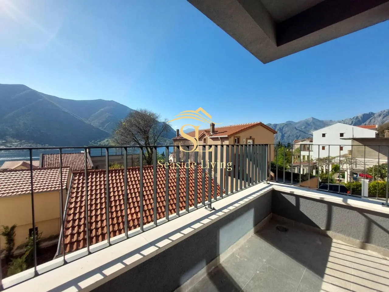 Prodaja, dvosoban stan, 55m², Dobrota, Kotor