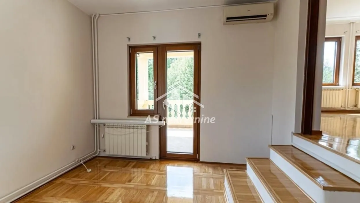 Izdavanje, stan, 210m², Savski Venac, Beograd