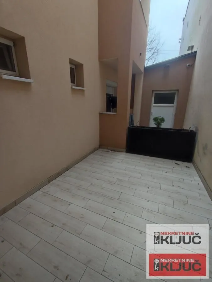 Rent, studio apartment, 32m², Novi Sad, Srbija