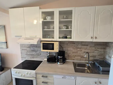 Izdavanje, jednosoban stan, 45m², Centar, Tivat - image 5