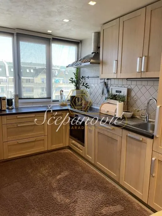 Prodaja, četvorosoban stan, 105m², Bulevar Evrope, Novi Sad Sve Podlokacije