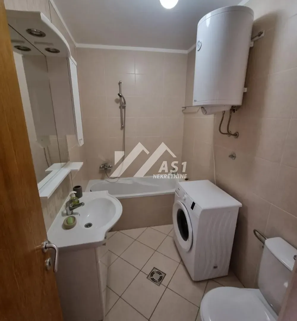 Izdavanje, dvosoban stan, 52m², Rotkvarija, Novi Sad Sve Podlokacije