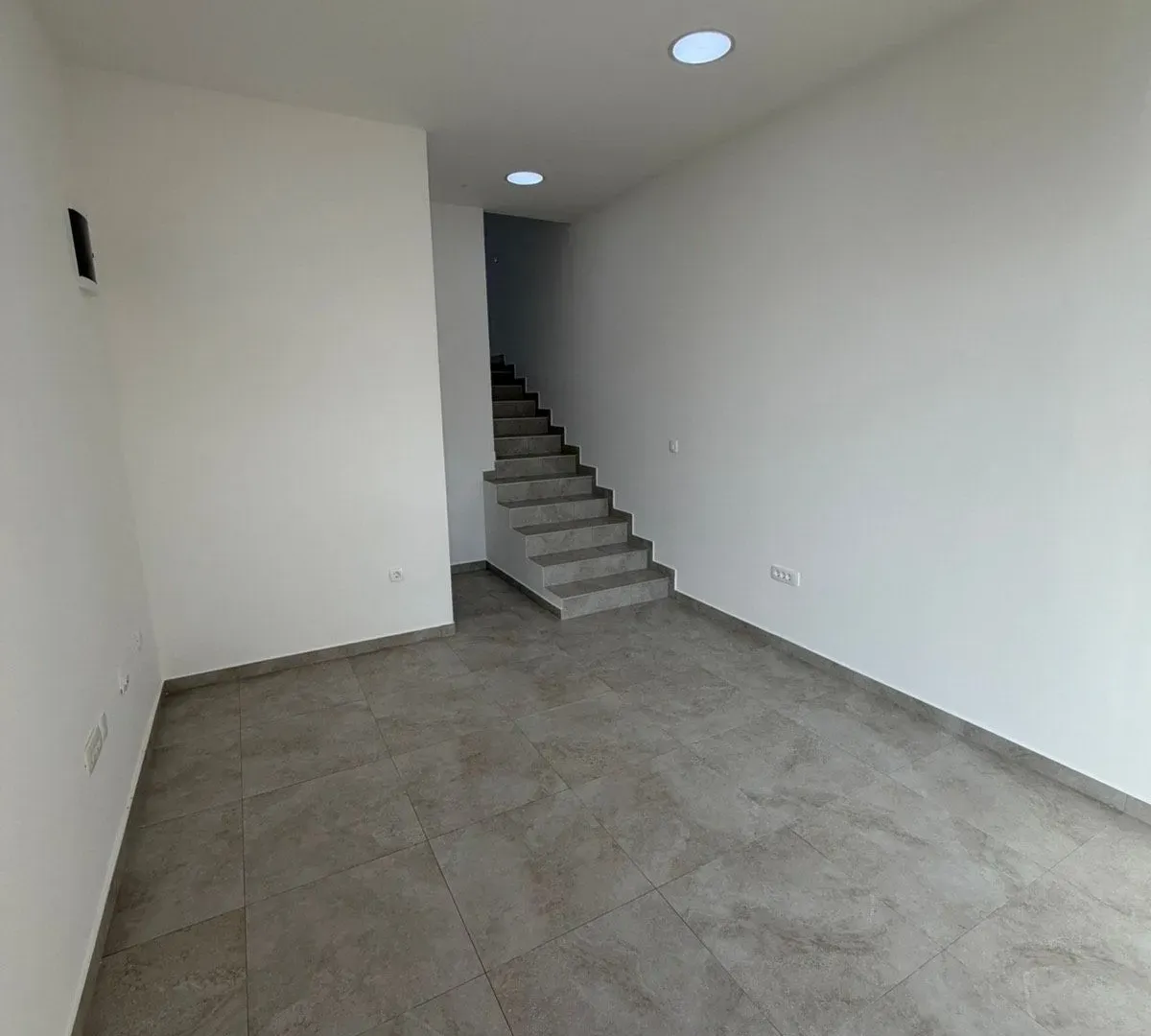 Rent, office space, 57m², Krivi Most, Podgorica