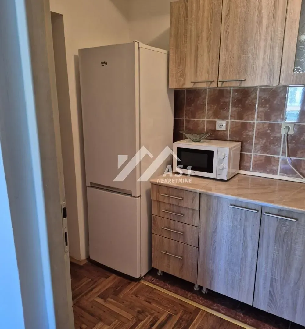 Izdavanje, dvosoban stan, 350m², Grbavica, Novi Sad Sve Podlokacije