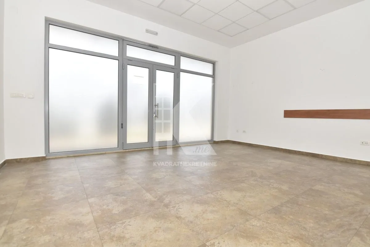 Rent, office space, 241m², Tološka šuma, Podgorica