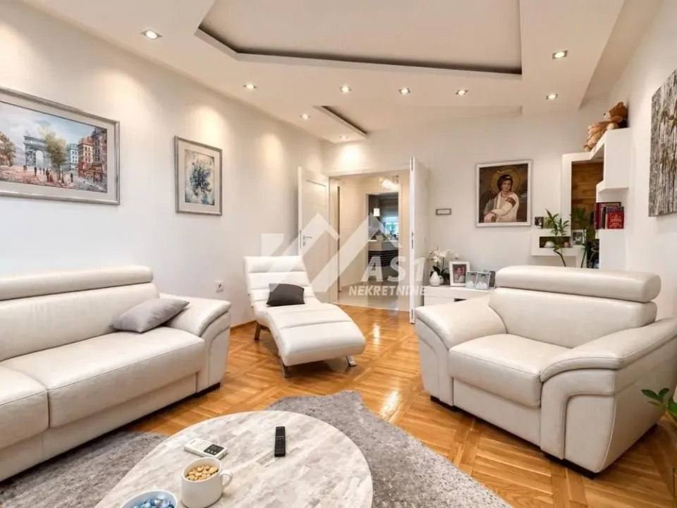 Prodaja, četvorosoban stan, 128m², Socijalno, Novi Sad Sve Podlokacije